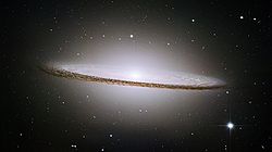 M104 ソンブレロ銀河