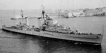 軽巡洋艦フィービ号（HMS Phoebe） 　1942年マルタ島ヴァレッタ港にて