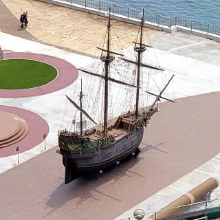 1/4���v���J�Ƃ��čČ����ꂽ�T���t�@���o�E�e�B�X�^��